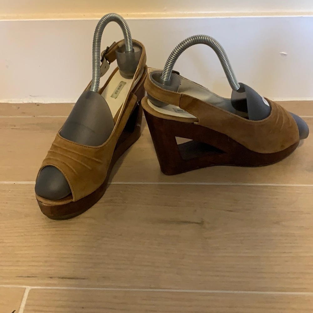 Wooden wedge heels